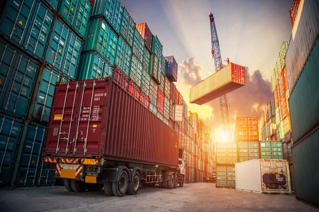 How a Foreign Freight Forwarder Makes International Shipping Possible?